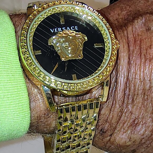 NEW VERSACE  BLACK AND GOLD 40MM WATCH - Picture 4 of 6